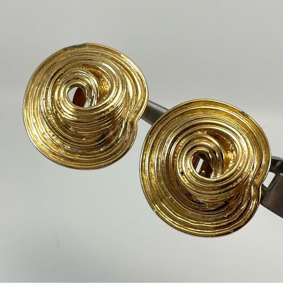 Vintage Gold Tone Swirl Clip On Earrings Statement Classic Evening Fashion - Picture 1 of 5